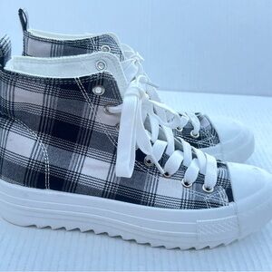 Women’s High-Top Plaid Sneakers - Black and White